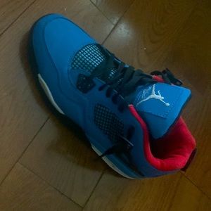 Jordan 4 Travis Scott